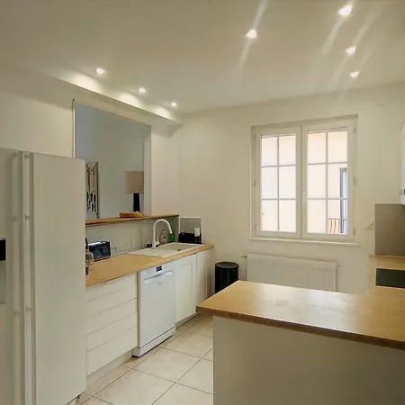 Very Bright With Terrace In *