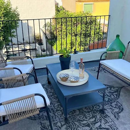 Very Bright With Terrace In Apartment *