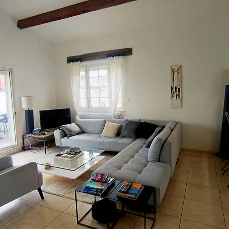 Very Bright With Terrace In Perpignan