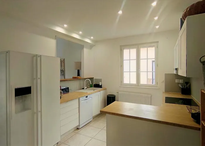 Very Bright With Terrace In *