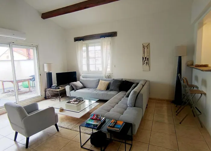 Very Bright With Terrace In Perpignan